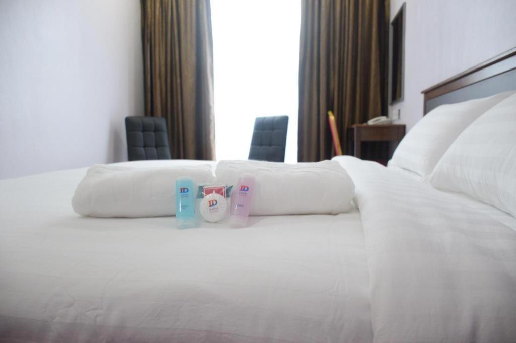 Id Hotel Yayasan Segamat Exterior foto