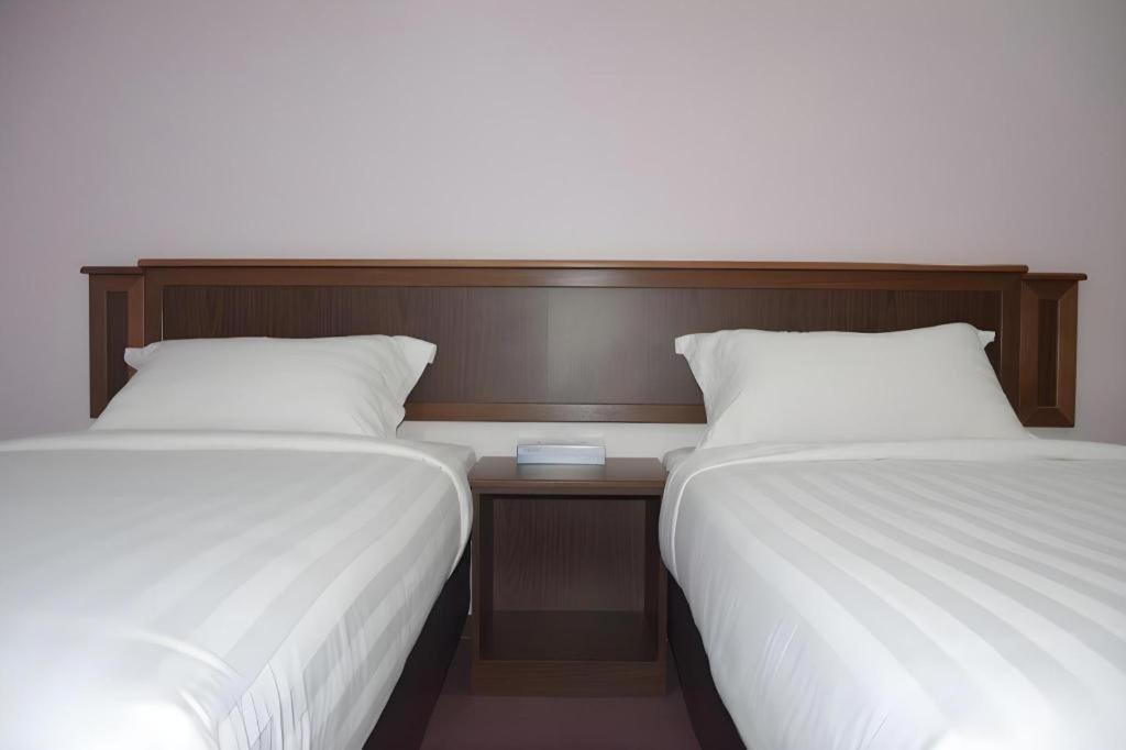 Id Hotel Yayasan Segamat Exterior foto